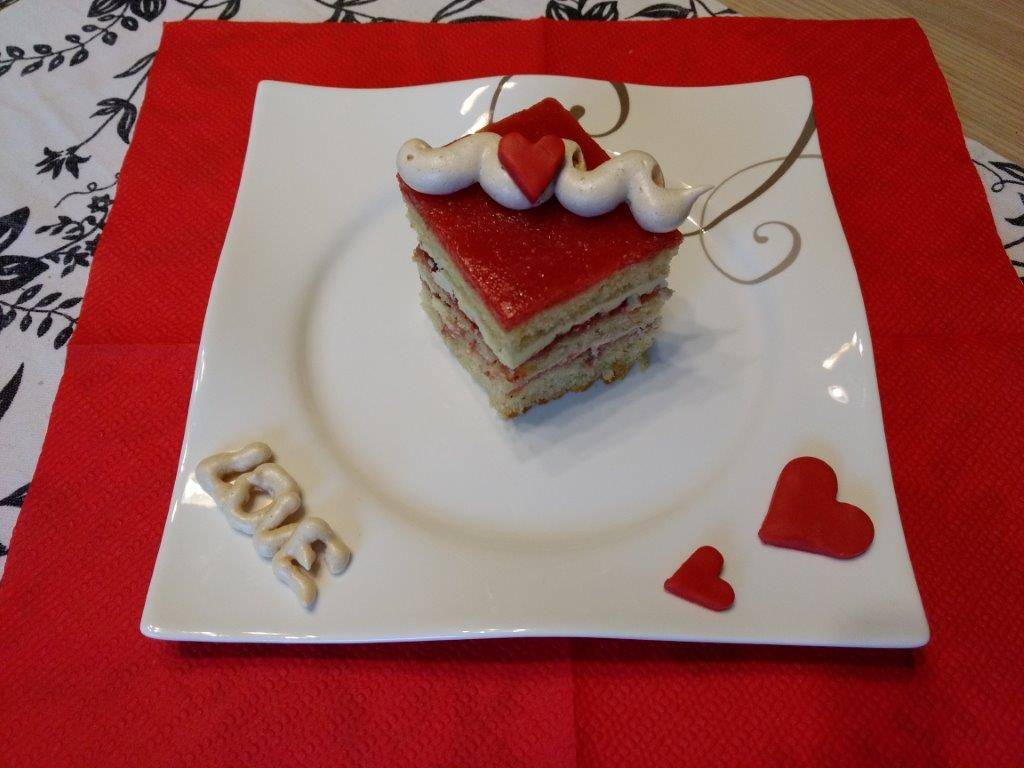 Erdbeer-Schokowürfel mit Baiser Erdbeer-Schokowürfel mit Baiser