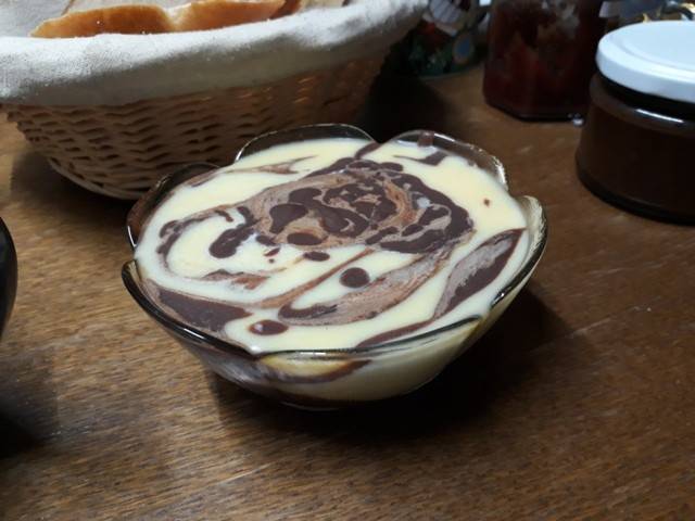 Schwarz-weiße Schokocreme Rezept - ichkoche.ch