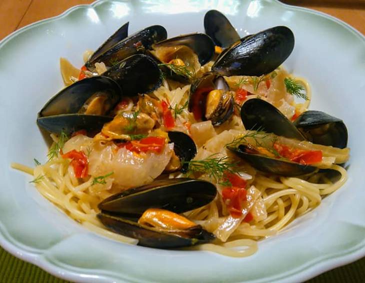 Spaghetti mit Miesmuscheln in Fenchel-Weißweinsauce