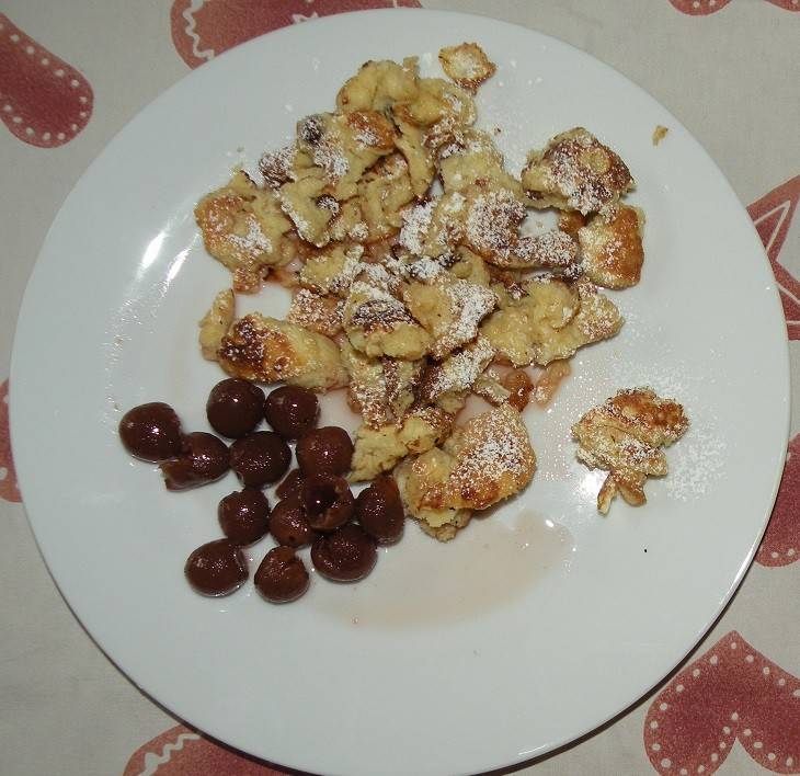 Kaiserschmarren mit Kompottkirschen