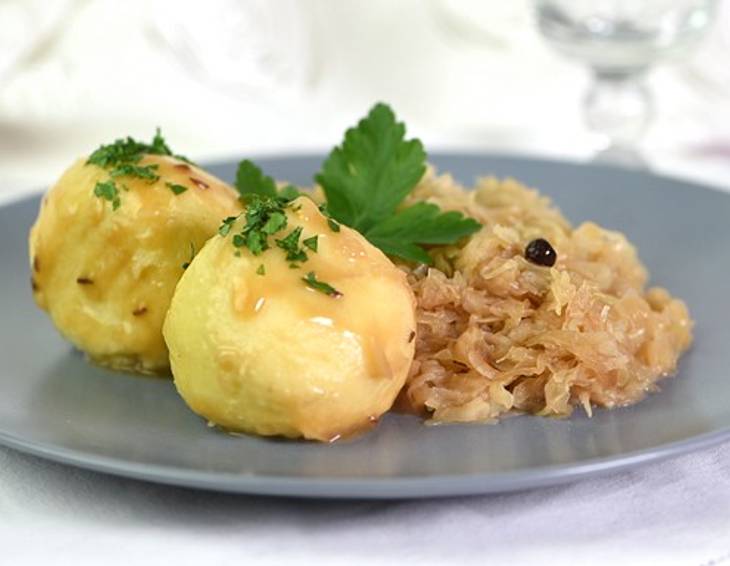 Grammelknödel mit Sauerkraut