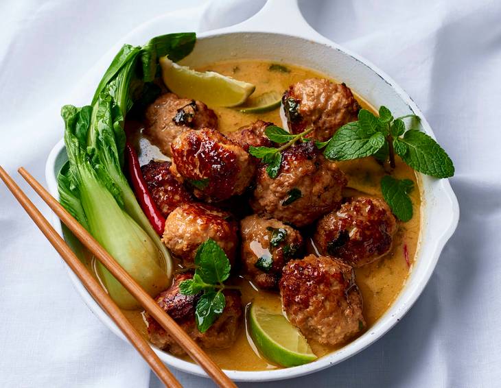 Schweinefleischbällchen mit Zitronengras-Kokossauce Schweinefleischbällchen mit Zitronengras-Kokossauce