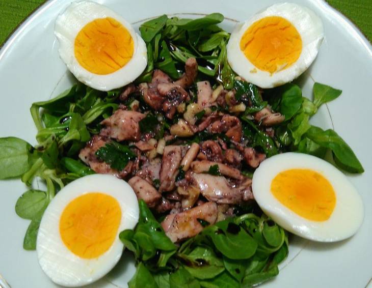 Tintenfisch-Salat mit Limetten-Chili-Knoblauch-Dressing Tintenfisch-Salat mit Limetten-Chili-Knoblauch-Dressing