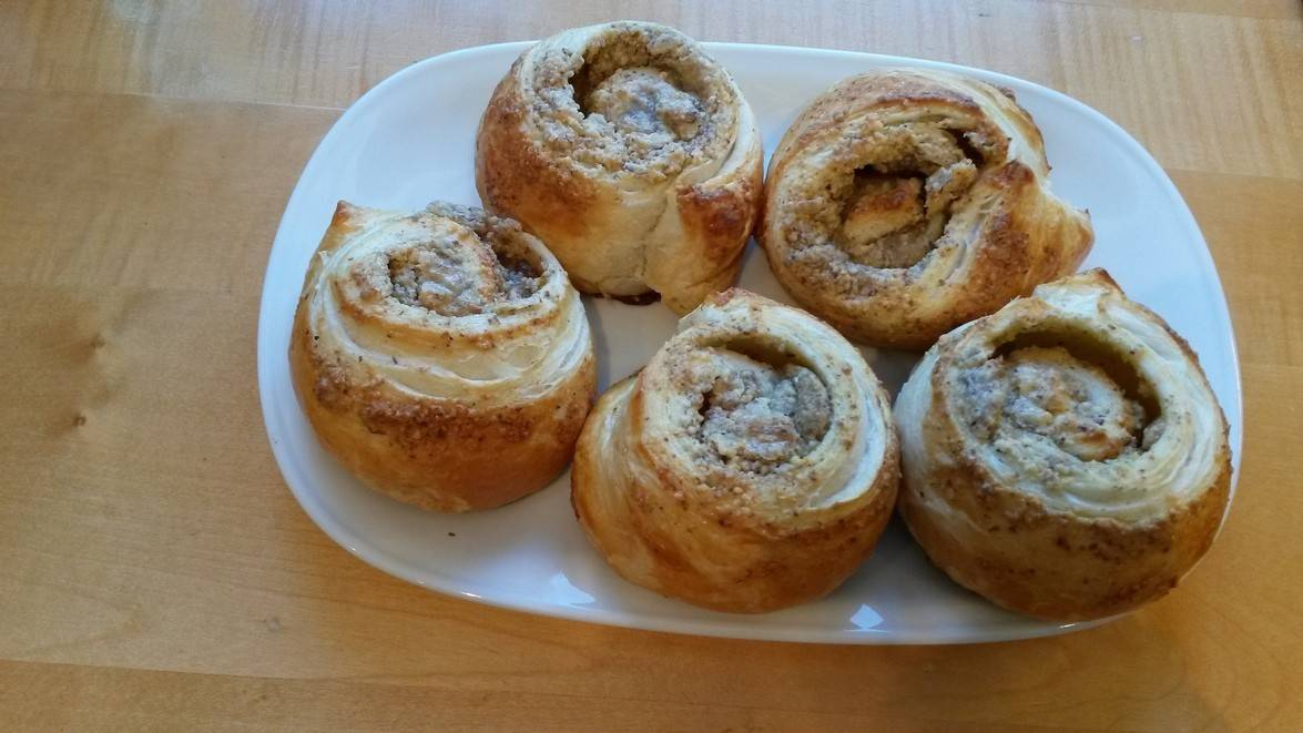 Nuss Schnecken mit Rum Rosinen Rezept - ichkoche.de