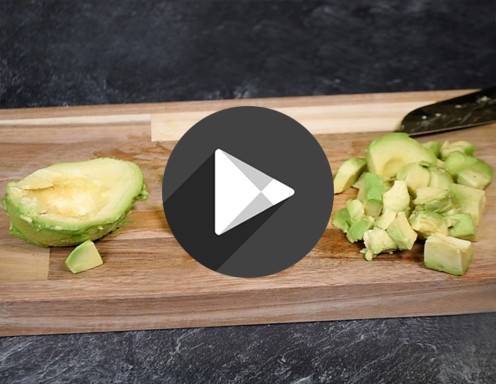 Avocado schälen und schneiden