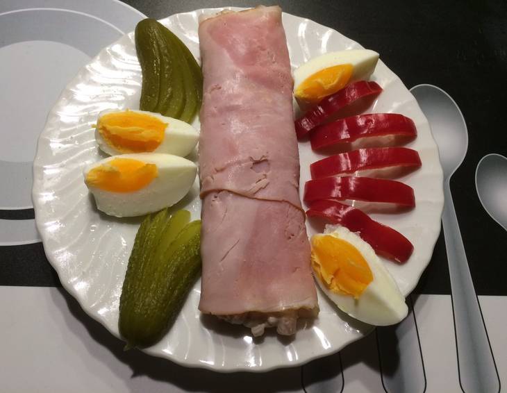 Schinken- und Käserollen Schinken- und Käserollen