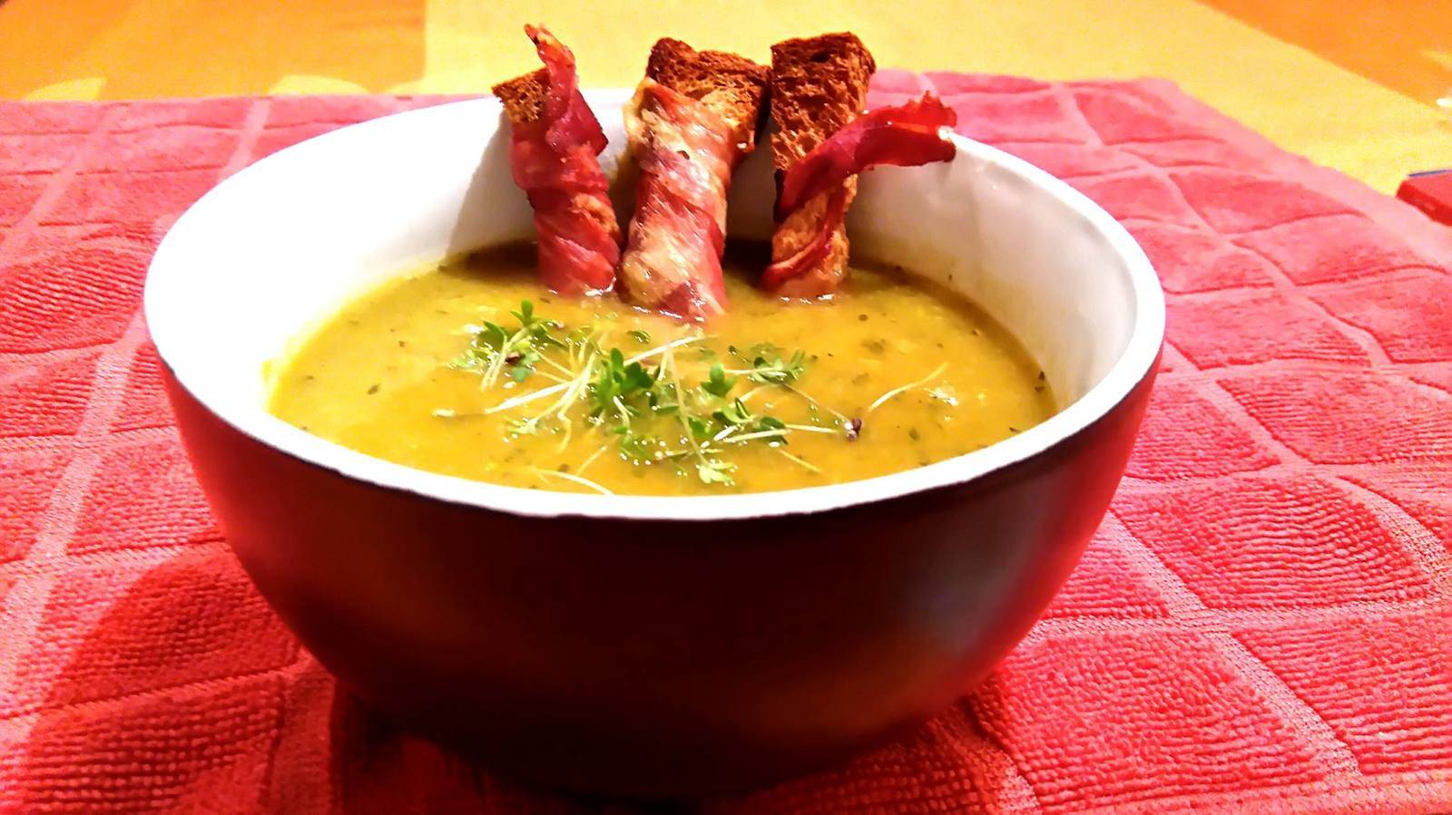 Süßkartoffelsuppe mit Speckstangerl Rezept - ichkoche.de Süßkartoffelsuppe mit Speckstangerl Rezept - ichkoche.de