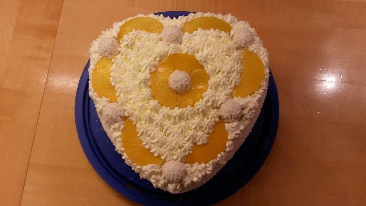 Kokostorte mit Pfirsich-Buttermilch Creme Rezept - ichkoche.de Kokostorte mit Pfirsich-Buttermilch Creme Rezept - ichkoche.de