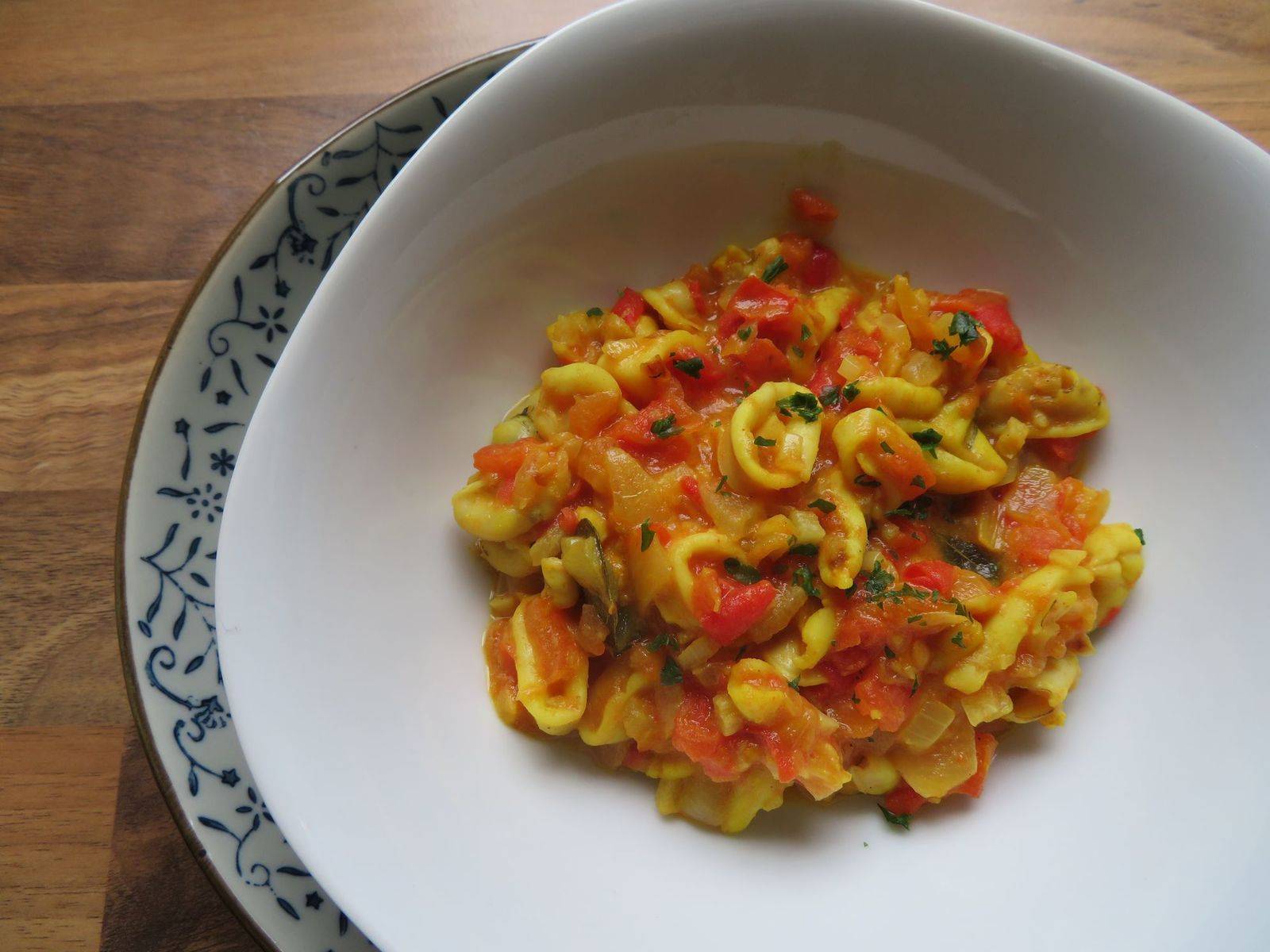 Tintenfisch mit Tomaten