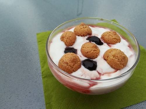 Amarenakirschen mit Joghurt