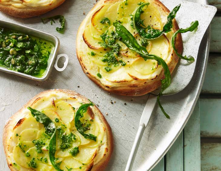 Kartoffel-Pizzette mit gebratenem Löwenzahn-Pesto