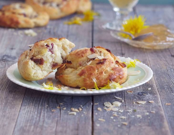 Löwenzahnschnecken mit Gelee Löwenzahnschnecken mit Gelee