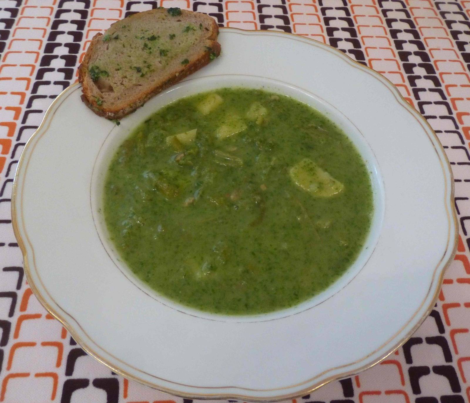 Fisolensuppe mit Bärlauch