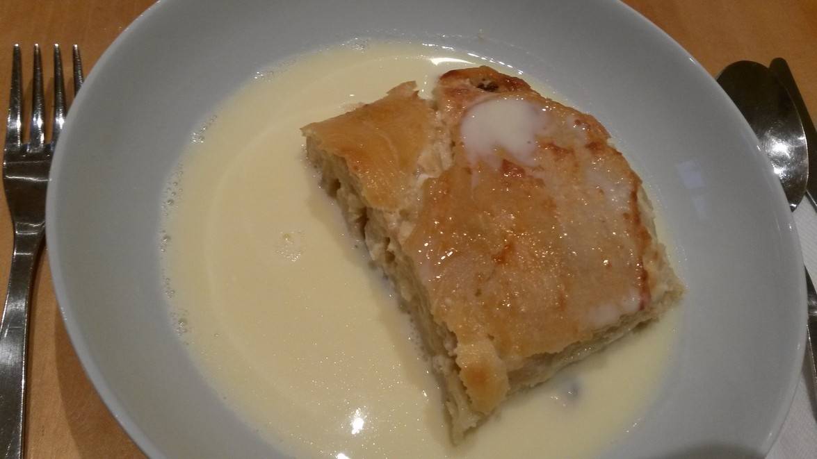 Milchrahmstrudel mit Vanillesauce