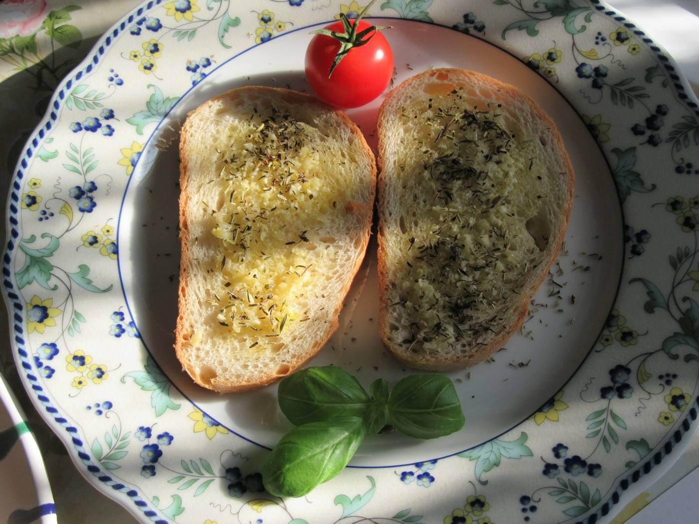 Bruschetta mit Knoblauch Rezept - ichkoche.ch Bruschetta mit Knoblauch Rezept - ichkoche.ch