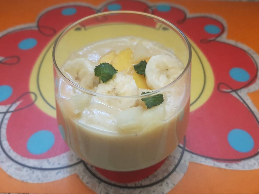 Mango-Bananen-Ananas-Smoothie