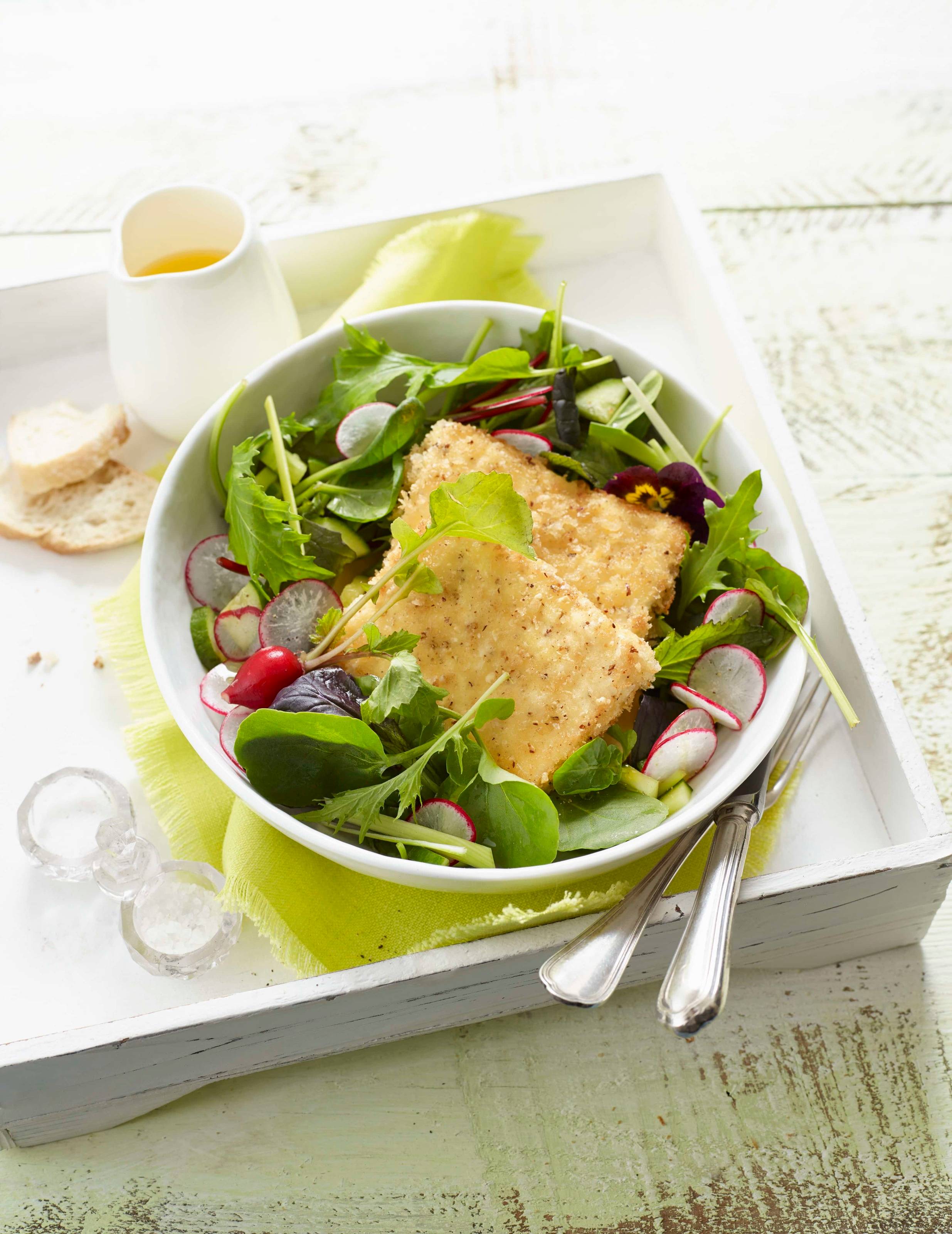 Gebackener Feta mit Spinatsalat und Radieschen Rezept
