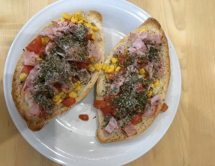 Pizza Ciabatta mit Schinken Pizza Ciabatta mit Schinken