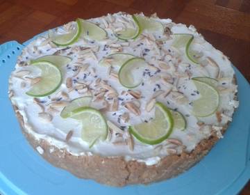 Limetten-Lavendel Torte ohne Backen Limetten-Lavendel Torte ohne Backen