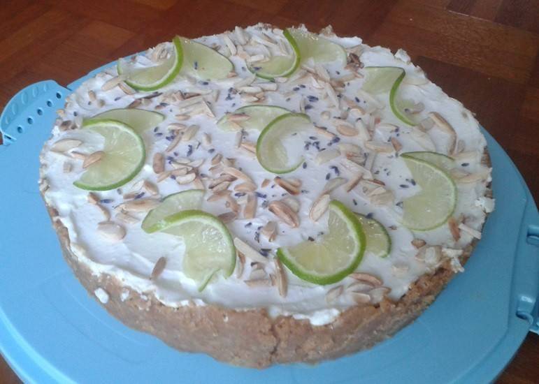 Limetten-Lavendel Torte ohne Backen Rezept - ichkoche.de Limetten-Lavendel Torte ohne Backen Rezept - ichkoche.de