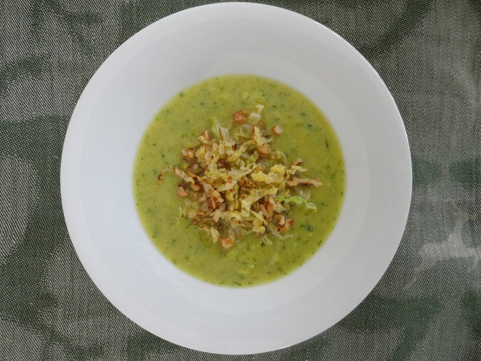 Wirsingsuppe mit Curry Rezept - ichkoche.de Wirsingsuppe mit Curry Rezept - ichkoche.de