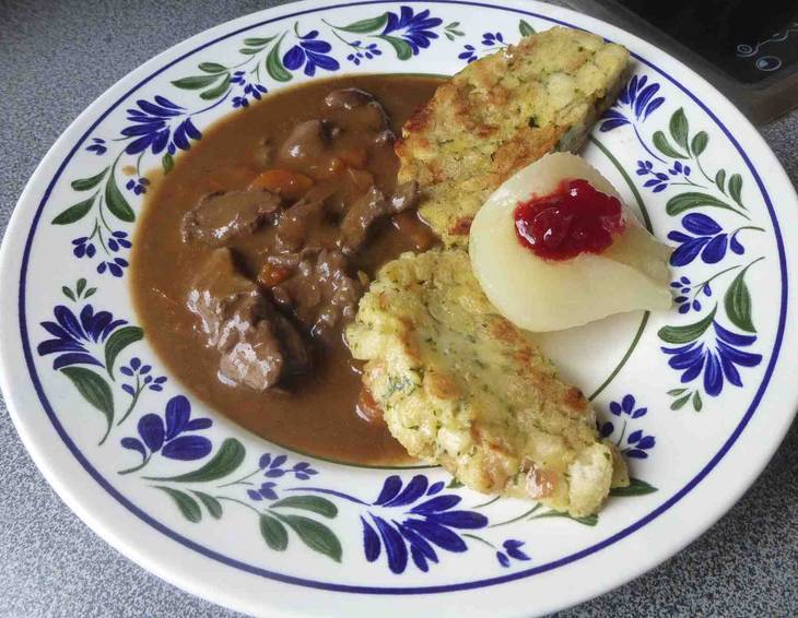Rehragout mit Preiselbeeren und Maroni Rehragout mit Preiselbeeren und Maroni