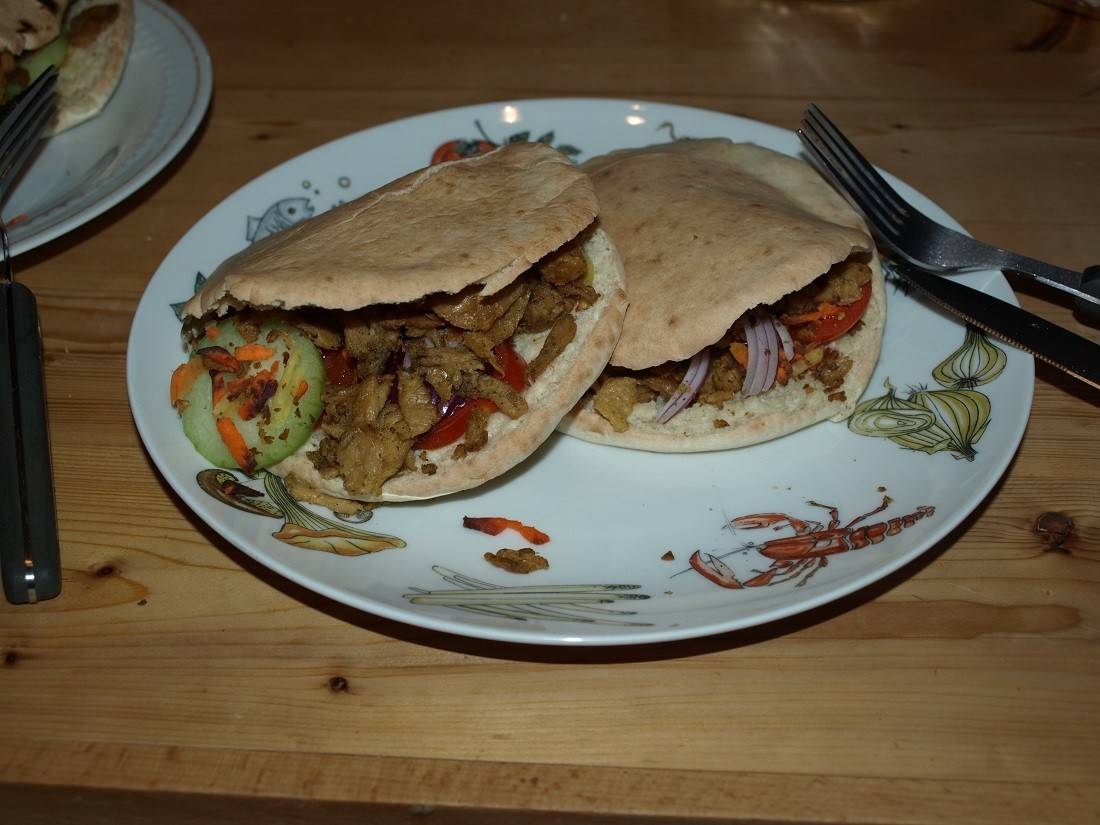 Pitataschen mit Pulled Chunks Rezept - ichkoche.at Pitataschen mit Pulled Chunks Rezept - ichkoche.at