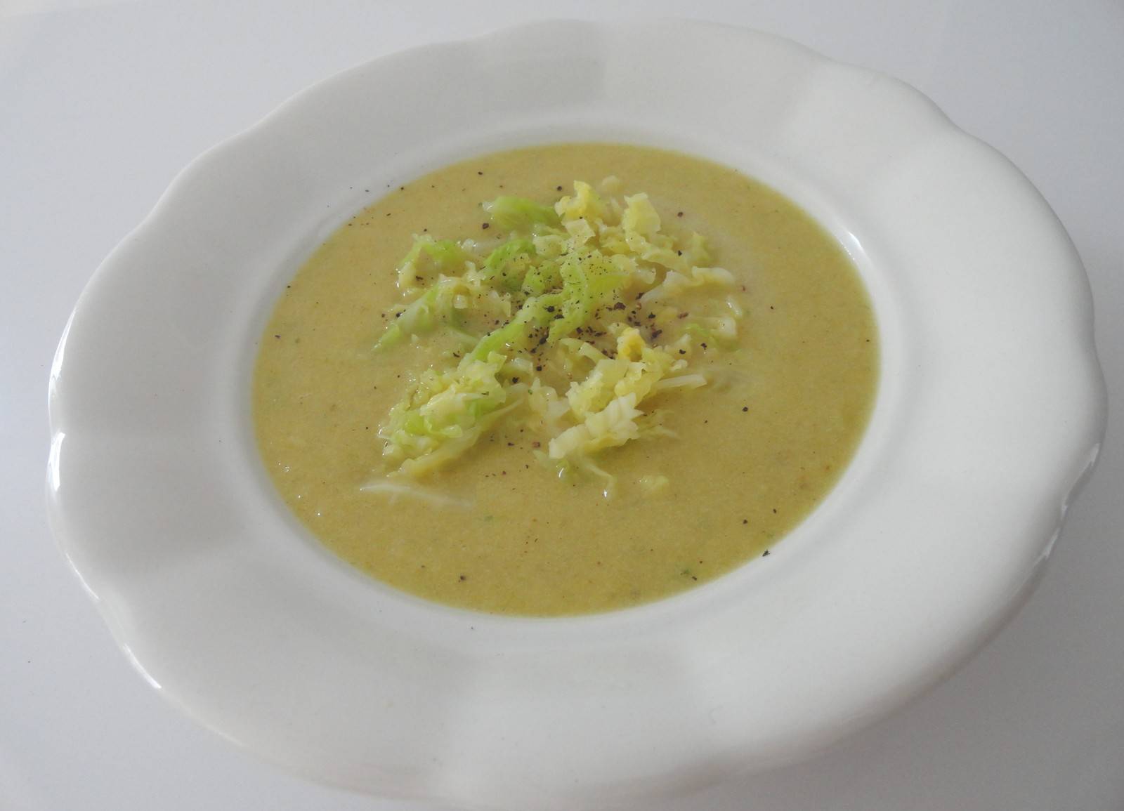 Wirsingsuppe mit Crème fraîche Rezept - ichkoche.ch Wirsingsuppe mit Crème fraîche Rezept - ichkoche.ch