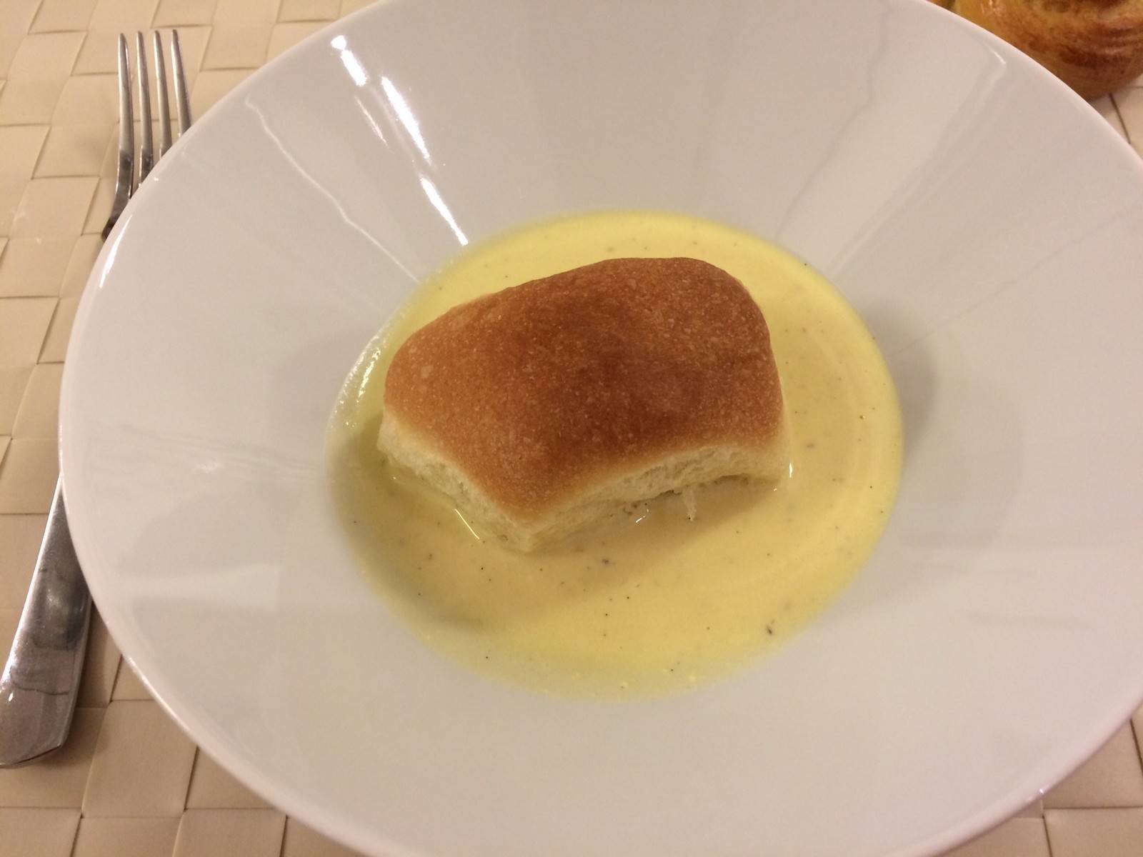 Marzipan-Buchteln mit Kirsch- und Vanillesauce Rezept - ichkoche.ch