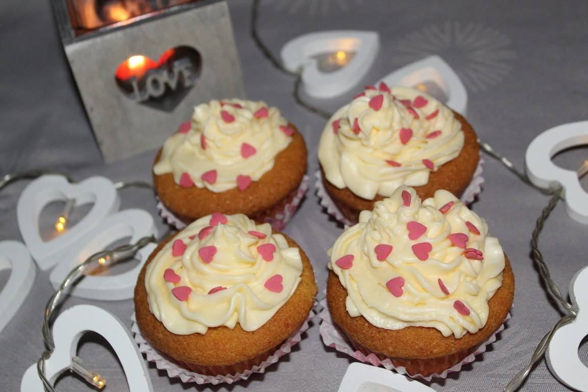 Erdbeer-Joghurt-Cupcakes mit Frischkäsetopping