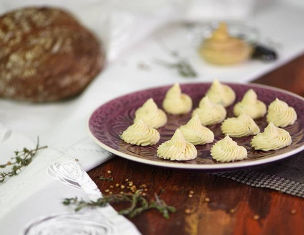 Senf-Thymian-Butter Senf-Thymian-Butter