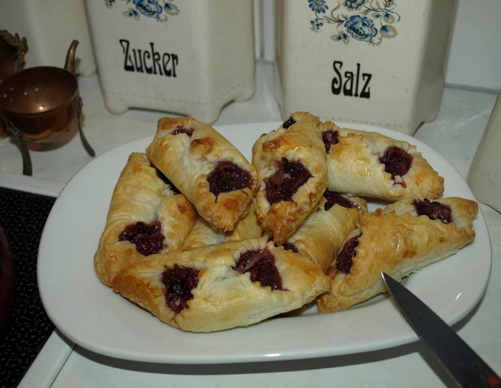 Schnelle Johannisbeer-Topfen-Tascherln Schnelle Johannisbeer-Topfen-Tascherln