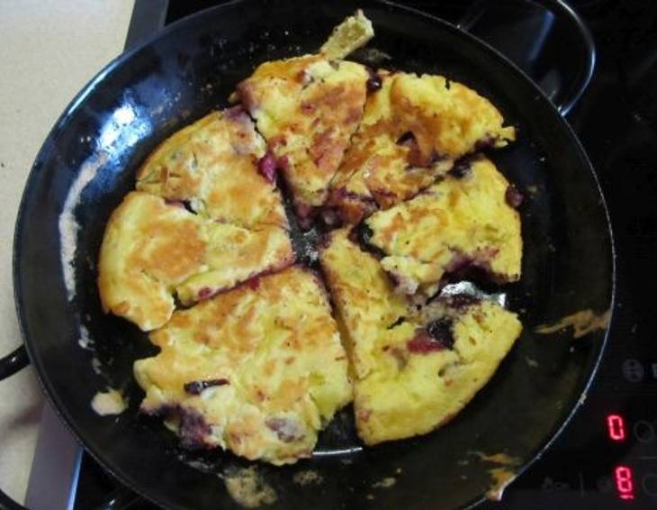 Beeren-Schmarrn mit Vanillesauce Beeren-Schmarrn mit Vanillesauce