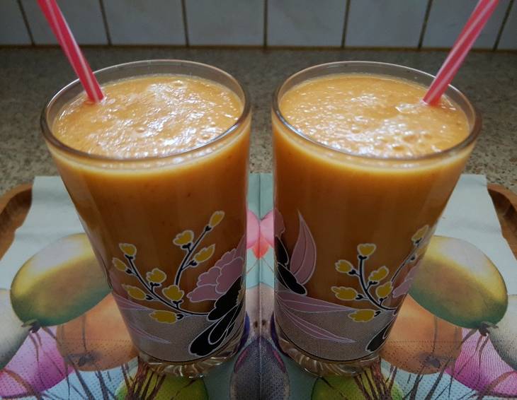 Apfel-Birnen Smoothie mit Karottensaft