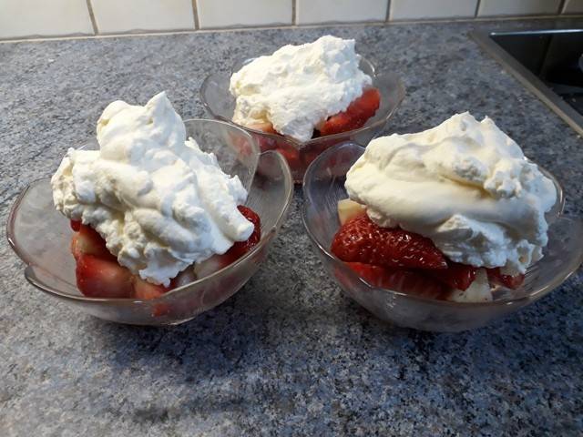 Erdbeeren mit Schlagobers