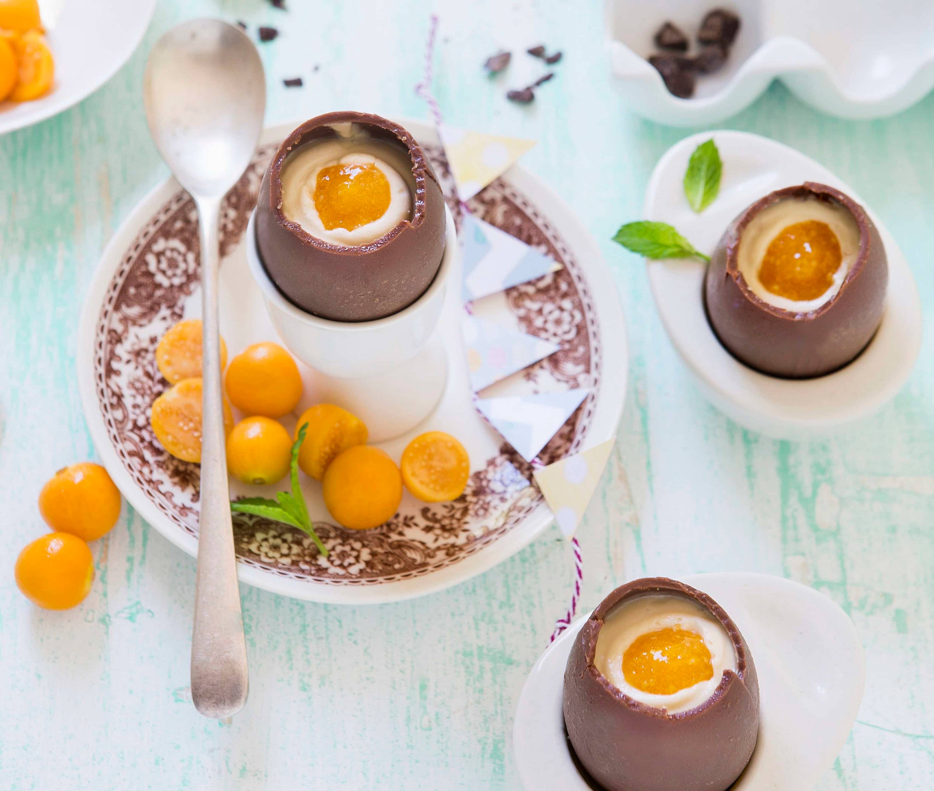 Schokoladeneier mit Cheesecake-Füllung und Physalis