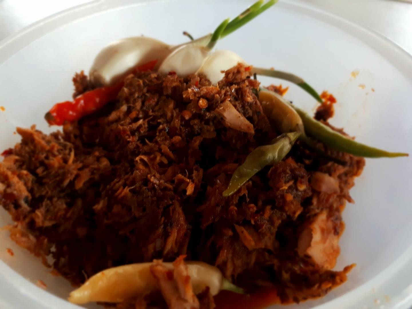 Pikanter Thunfisch mit Chili und Tomaten Rezept - ichkoche.de Pikanter Thunfisch mit Chili und Tomaten Rezept - ichkoche.de