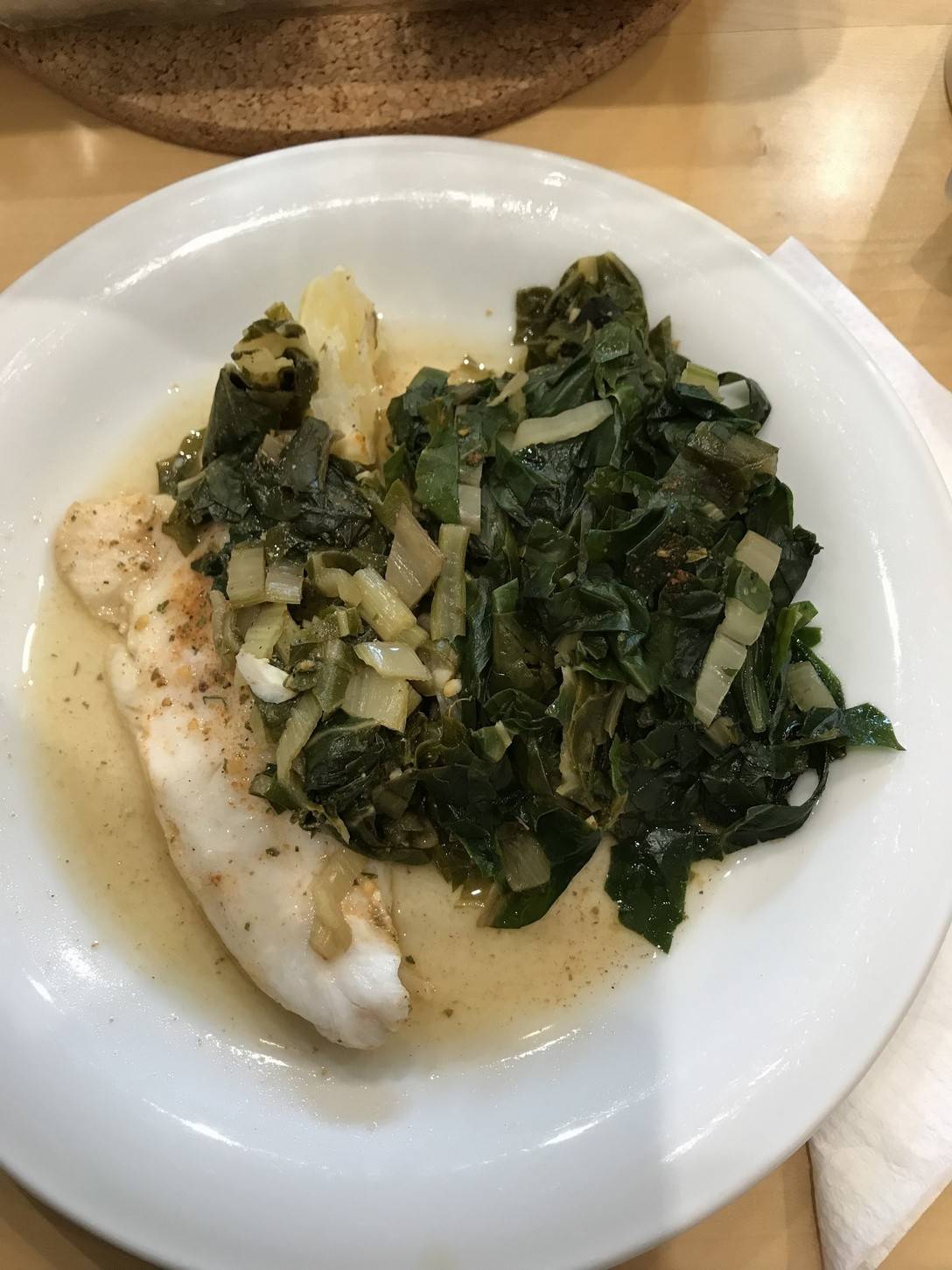 Gedämpfter Zander auf Blattspinat Rezept - ichkoche.de Gedämpfter Zander auf Blattspinat Rezept - ichkoche.de