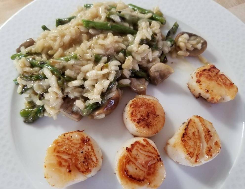 Jakobsmuschen mit Spargel-Champignonrisotto Jakobsmuschen mit Spargel-Champignonrisotto