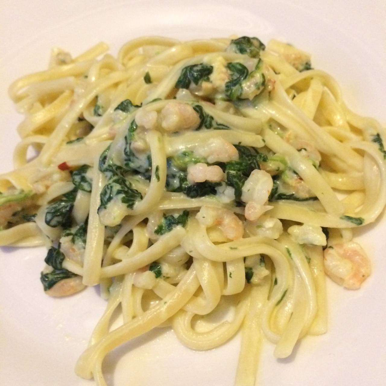 Shrimps-Pasta nach Florentiner Art mit karamellisiertem Knoblauch