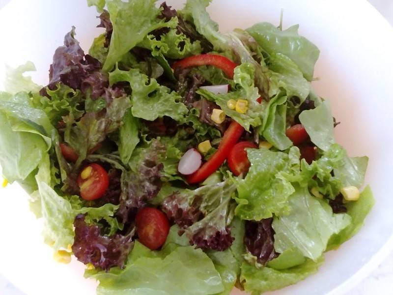 Grüner Salat mit Paprika