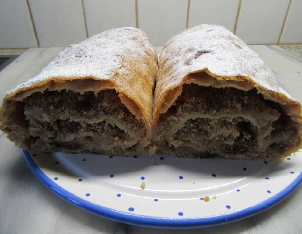 Gezogener Apfelstrudel Gezogener Apfelstrudel