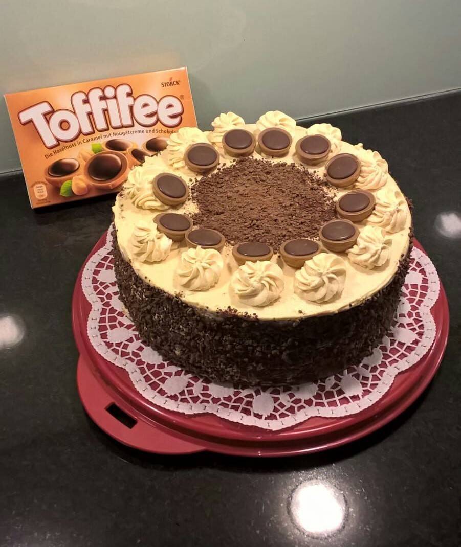 Haselnuss-Karamellcremetorte mit Toffifee