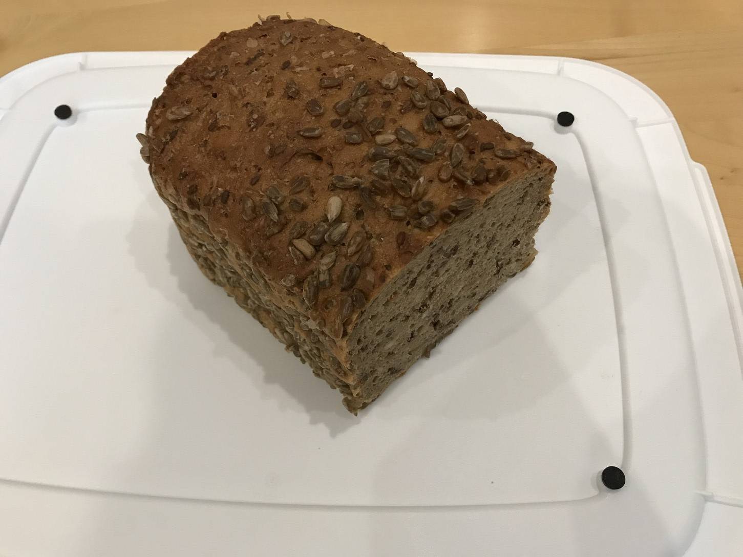 Karotten-Sonnenblumen Brot