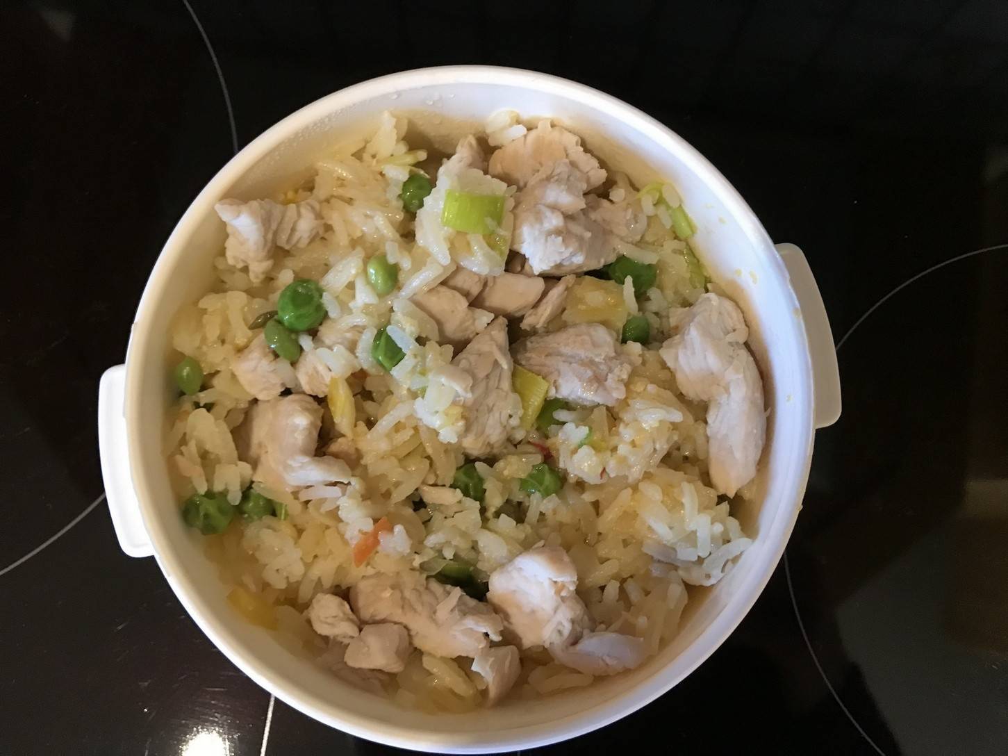 Gebratener thailändischer Gemüsereis mit Hühnerbruststreifen Rezept ... Gebratener thailändischer Gemüsereis mit Hühnerbruststreifen Rezept ...