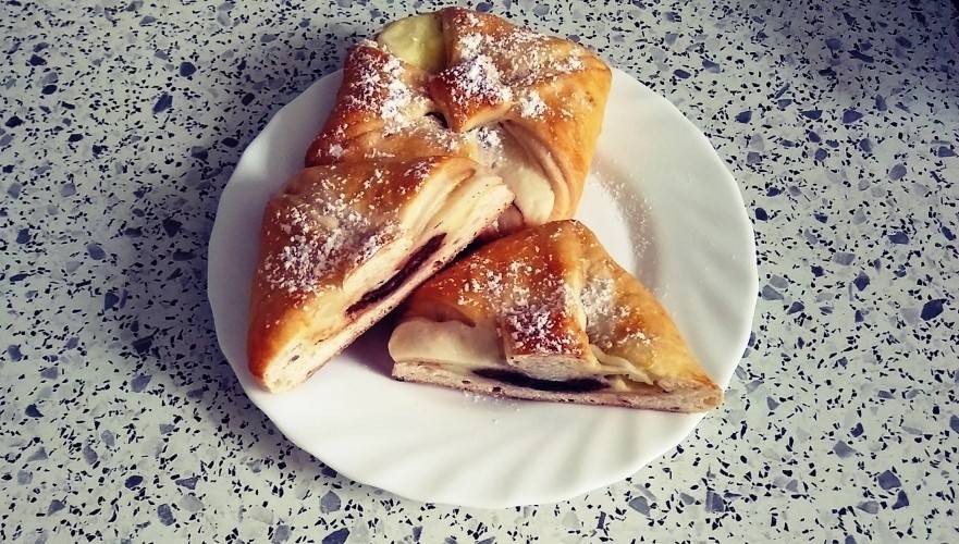 Schnelle Germteig-Pudding-Golatschen mit Schokokern