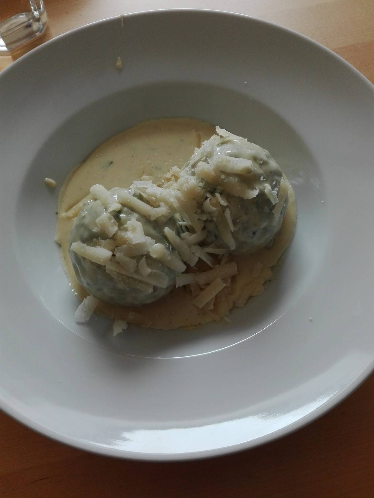 Spinatknödel in Gorgonzola-Nuss-Sauce Rezept - ichkoche.ch Spinatknödel in Gorgonzola-Nuss-Sauce Rezept - ichkoche.ch