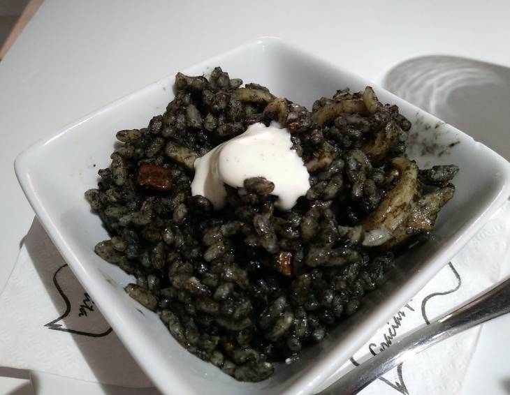 Risotto nero (Tintenfischrisotto) Risotto nero (Tintenfischrisotto)
