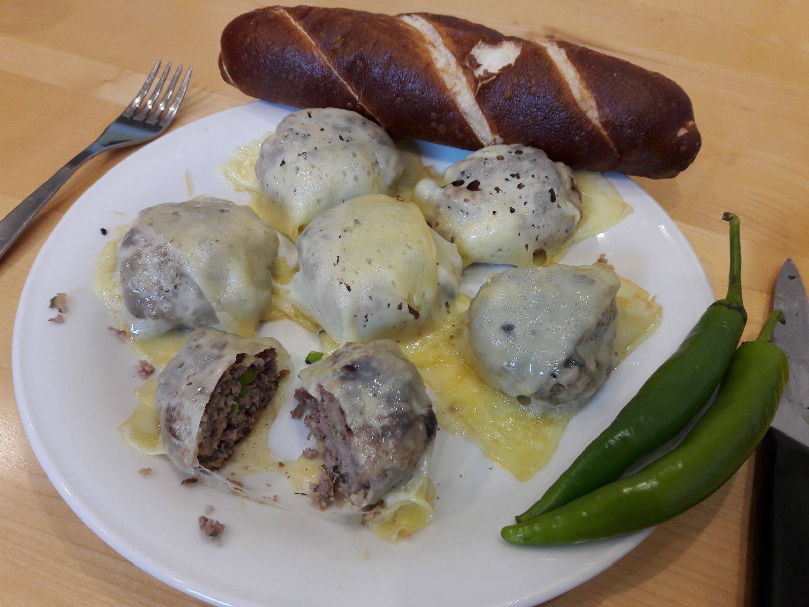 Würzige Käse-Fleischlaberl