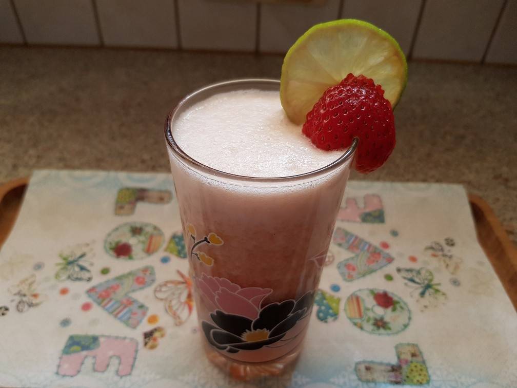 Rhabarber-Erdbeer-Drink